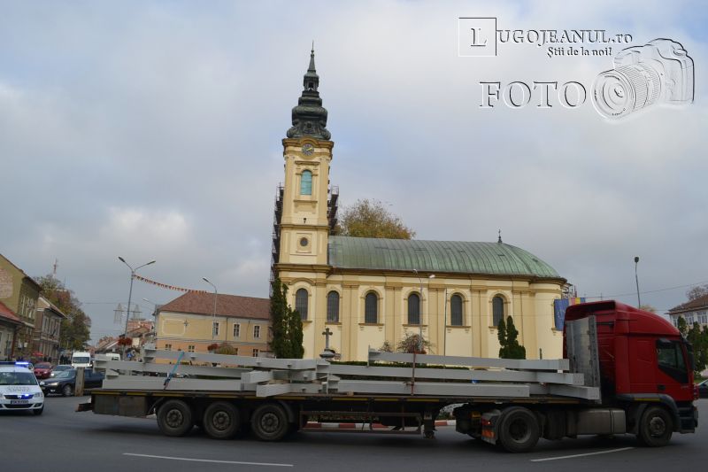transport agabaritic la Lugoj stalpi piata renovata 18 noiembrie 2013 lugojeanul (4)