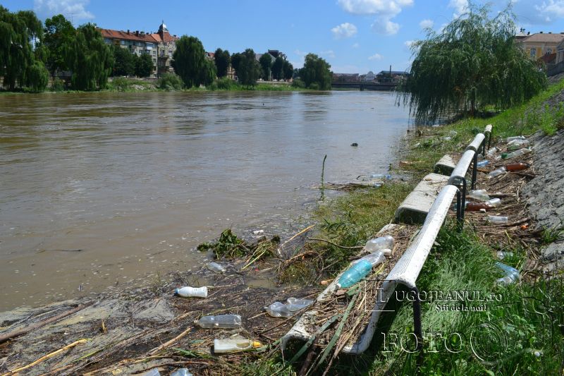 pericol inundatii lugoj 13 iulie 2014 fantana distrusa apa inunda malurile timis foto video lugojeanul (2)