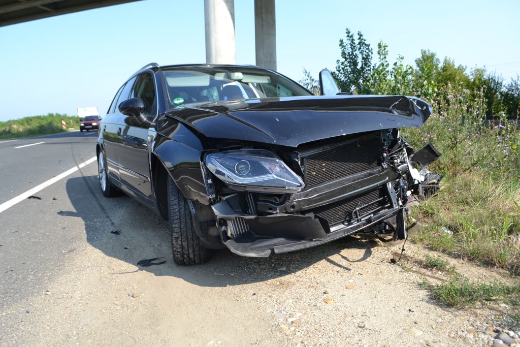 accident-lugoj-costeiu-neamt-autoutilitara-8-pasageri-foto-galerie-11-august-2014-3